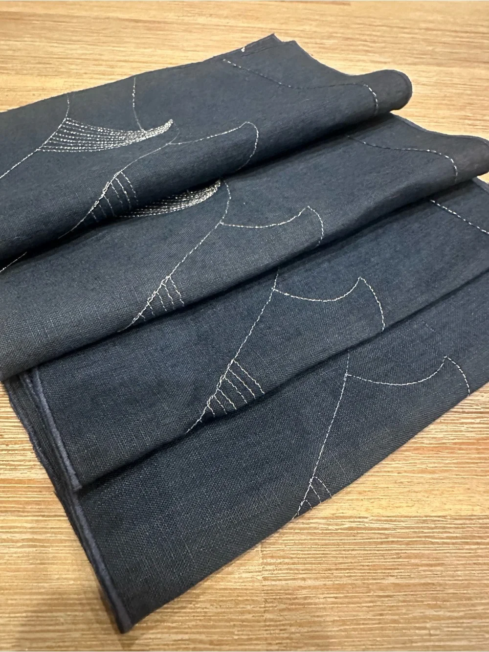 Set of 4 Contemporary Navy Blue Cocktails Napkins with Silver Wave Embroidery